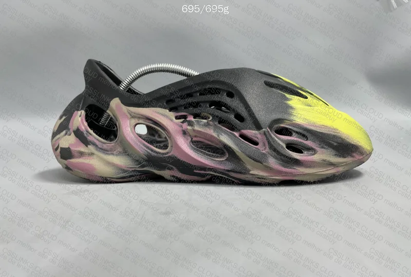 Yeezy Foam Runner MX Carbon 4