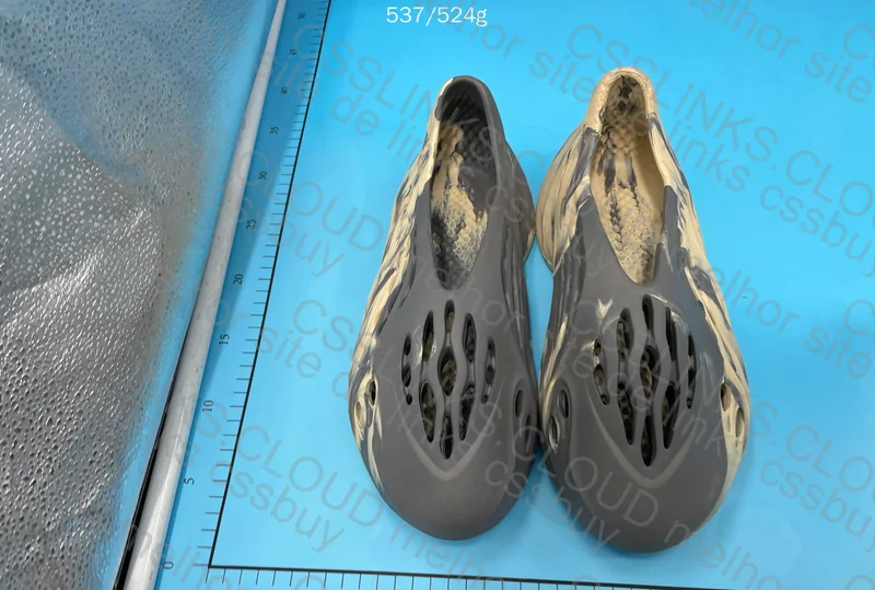 Yeezy Foam Runner MXT Moon Grey 4