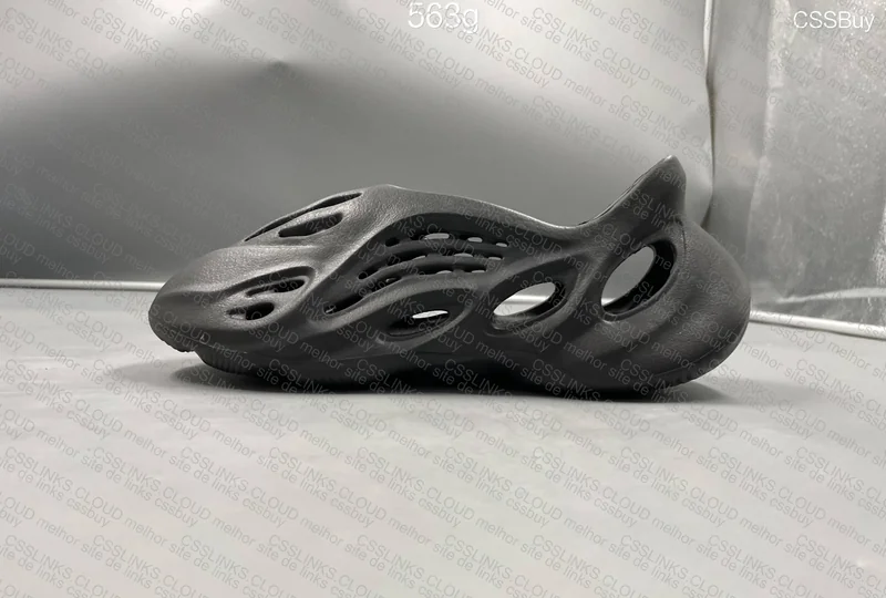 Yeezy Foam Runner Onyx 4