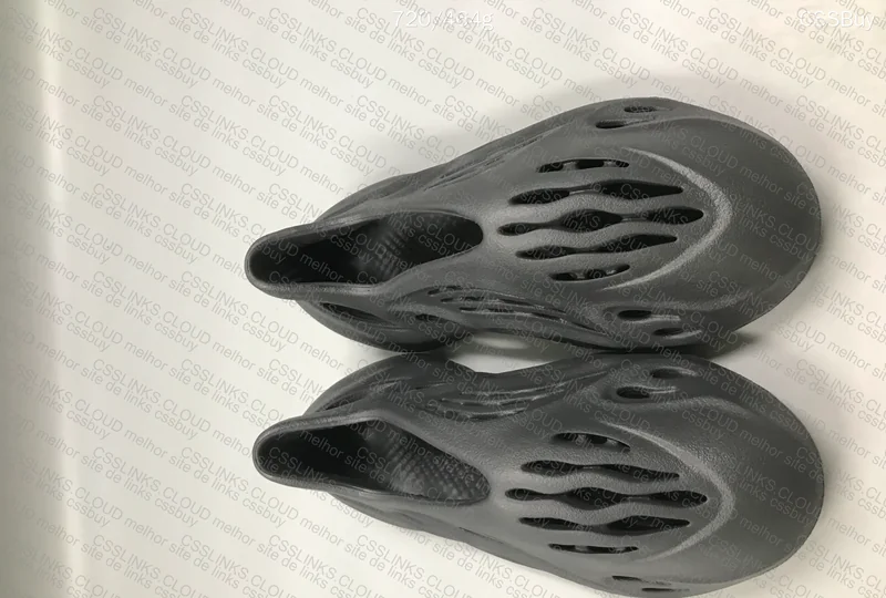 Yeezy Foam Runner Onyx 3