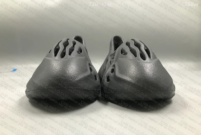 Yeezy Foam Runner Onyx 4