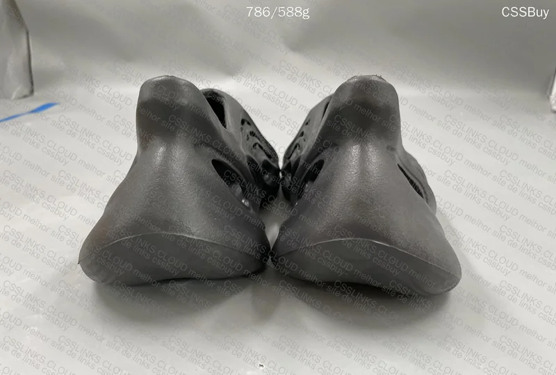 Yeezy Foam Runner Onyx 5