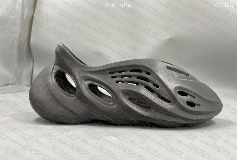 Yeezy Foam Runner Onyx 6