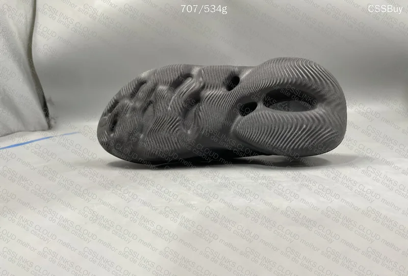 yeezy foam runner onyx 4