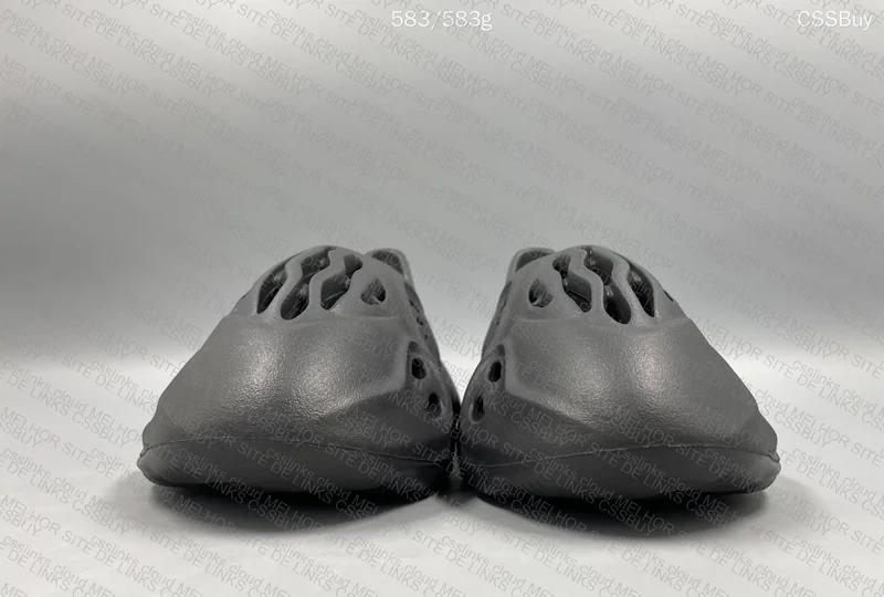 Yeezy Foam Runner "Onyx" 2