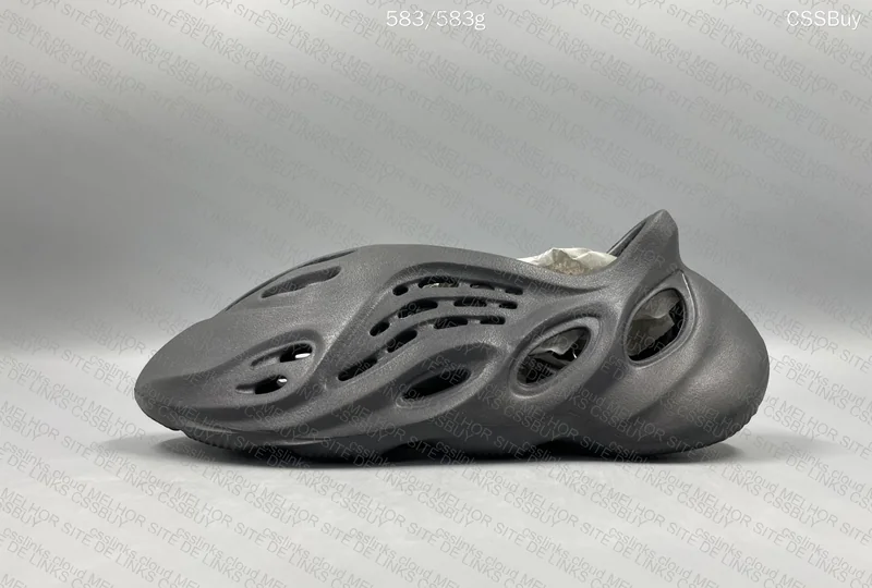 Yeezy Foam Runner "Onyx" 4