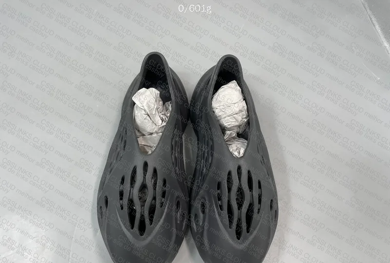 Yeezy Foam Runner Onyx LW B 6