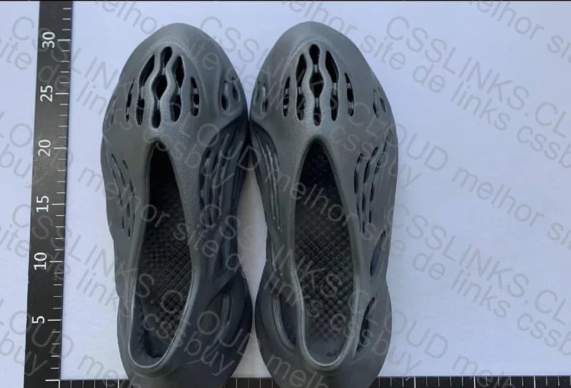 Yeezy Foam Runner Black