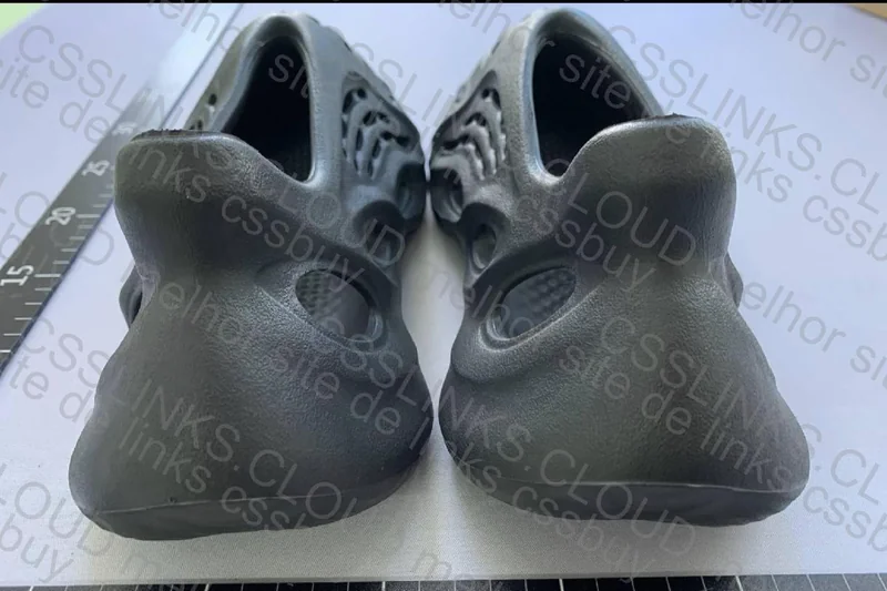 Yeezy Foam Runner Black 2