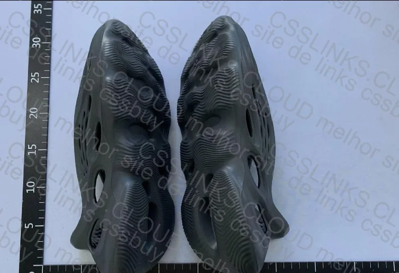 Yeezy Foam Runner Black 3