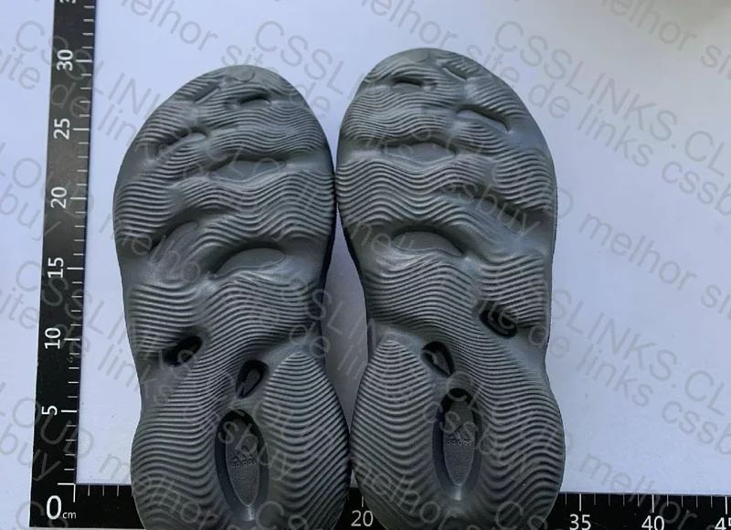 Yeezy Foam Runner Black 4