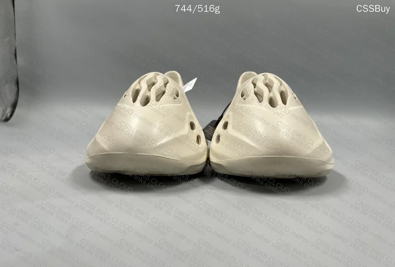 Yeezy foam runner sand 2