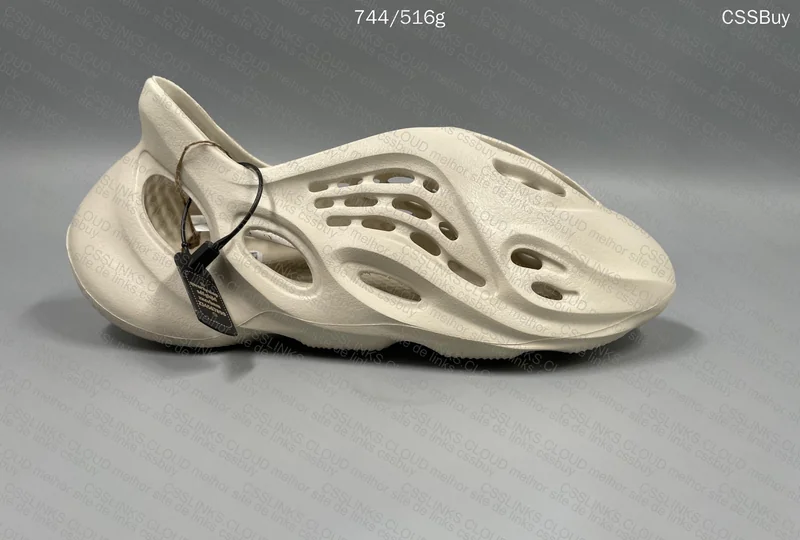 Yeezy foam runner sand 5