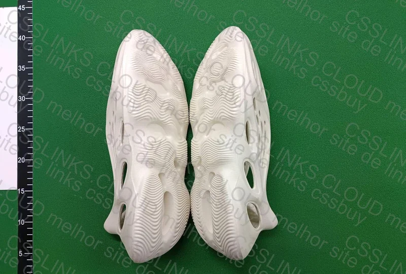 Yeezy Foam Runner Sand 2