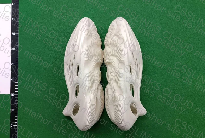 Yeezy Foam Runner Sand 3