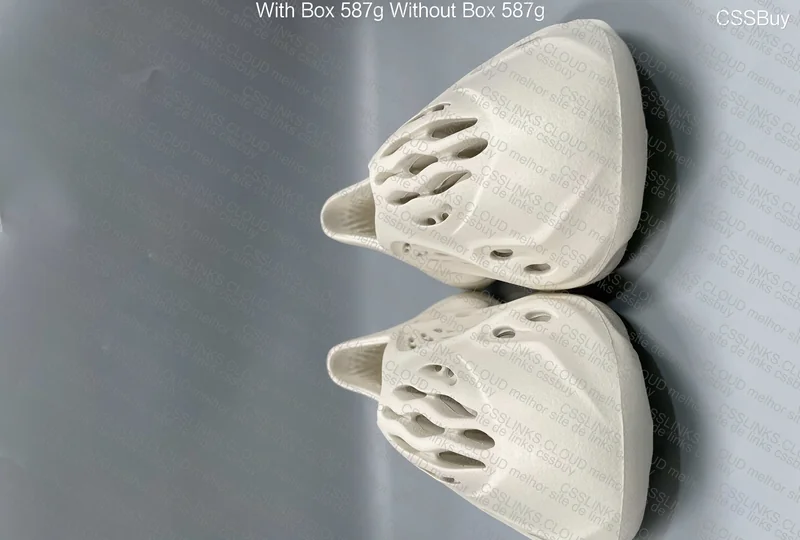 Yeezy Foam "Sand"