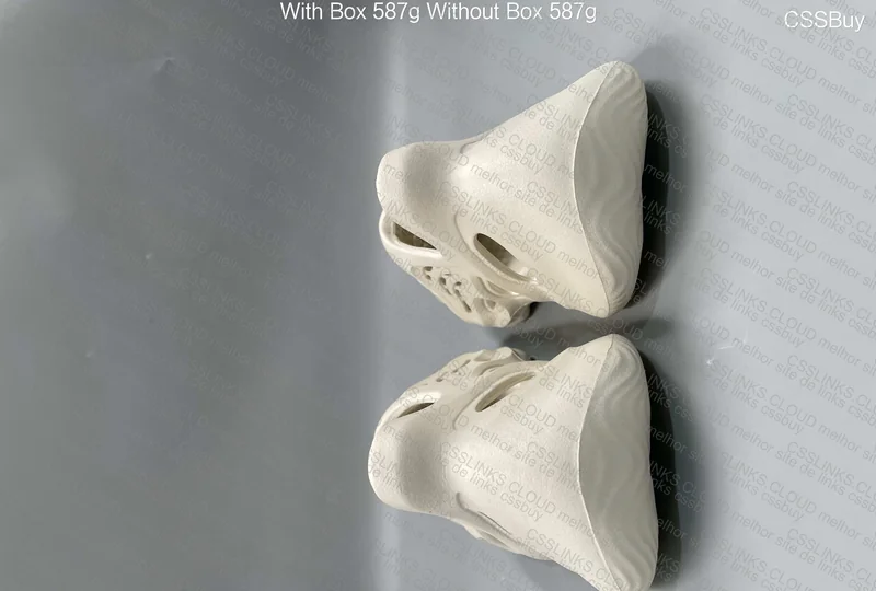 Yeezy Foam "Sand" 3