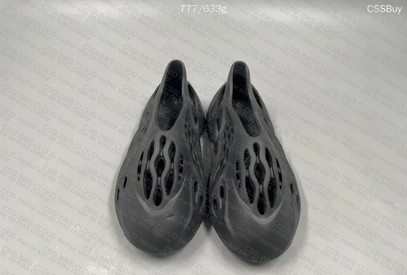 yeezy foan runner