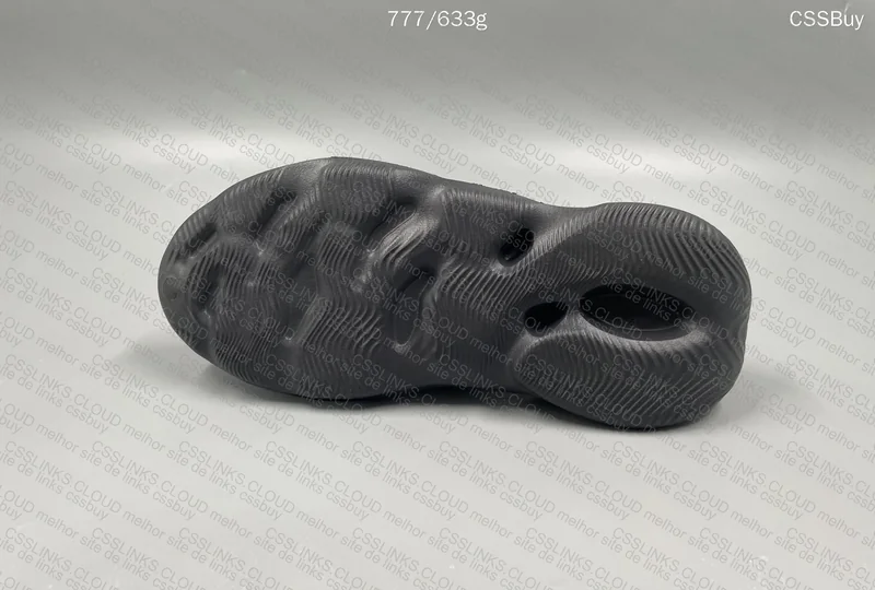 yeezy foan runner 7
