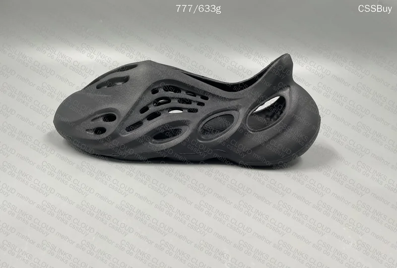 yeezy foan runner 9