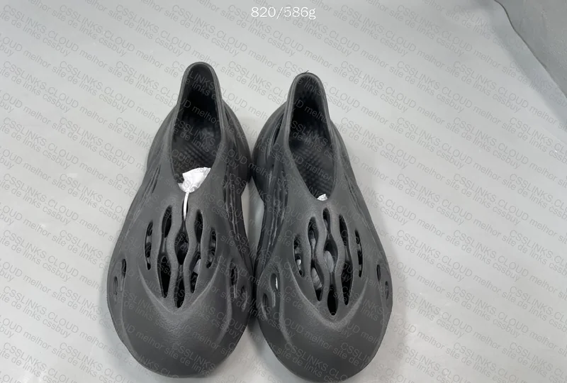 yeezy foram runner
