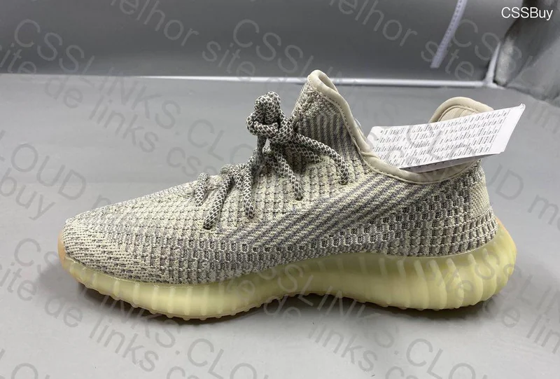 YEEZY LUNDMARK 4