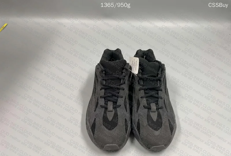 YEEZY NOT THE CLONES 700