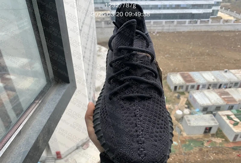 Yeezy onyx LW