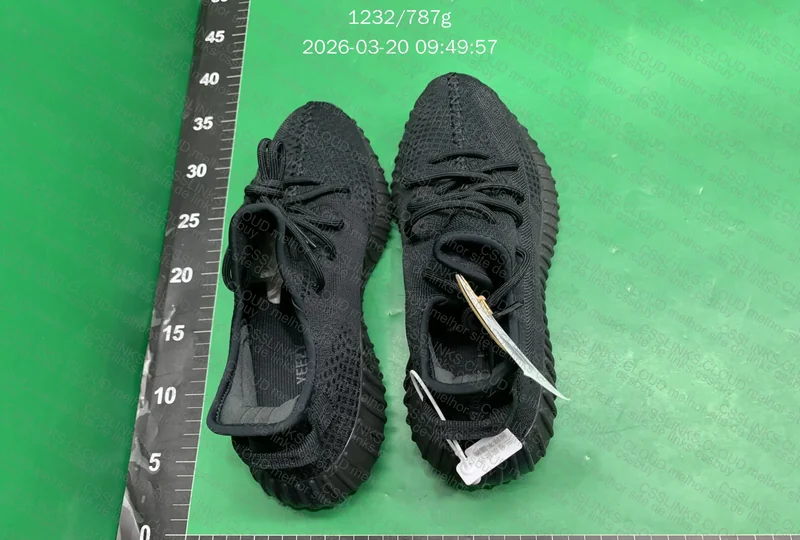 Yeezy onyx LW 3