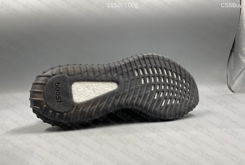 Yeezy Refletivo 6