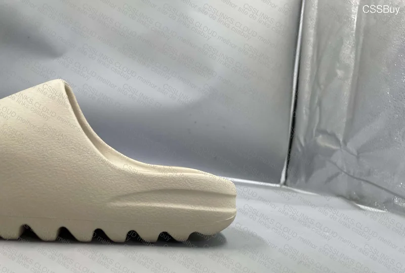 Yeezy Slide 4