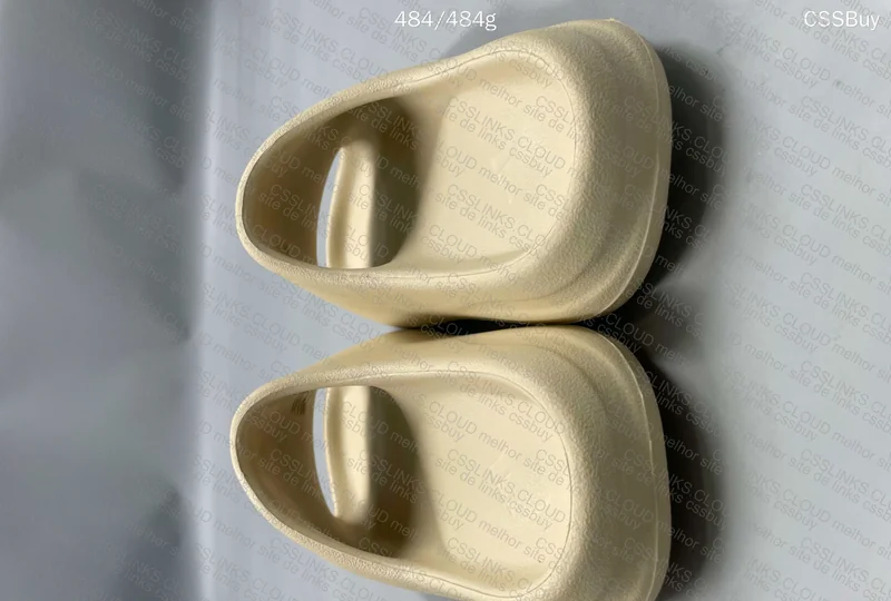 Yeezy Slide 4