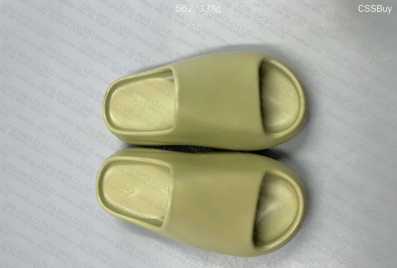 YEEZY SLIDE