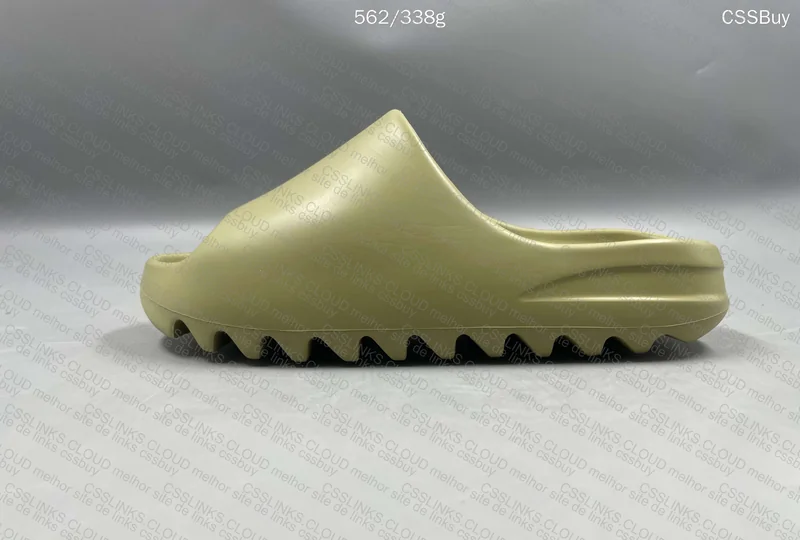 YEEZY SLIDE 4