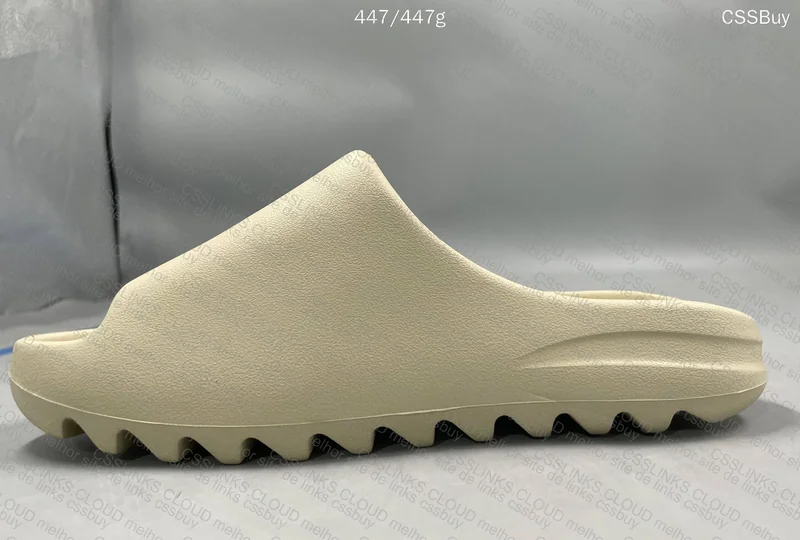 YEEZY SLIDE 4