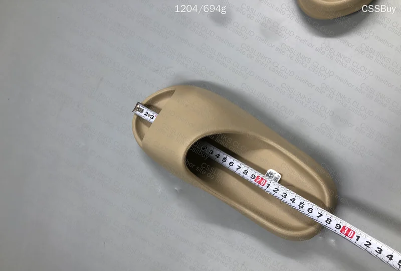 Yeezy slide 10