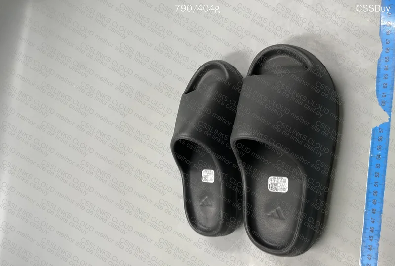 YEEZY SLIDE