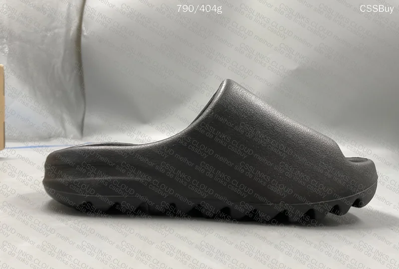 YEEZY SLIDE 3