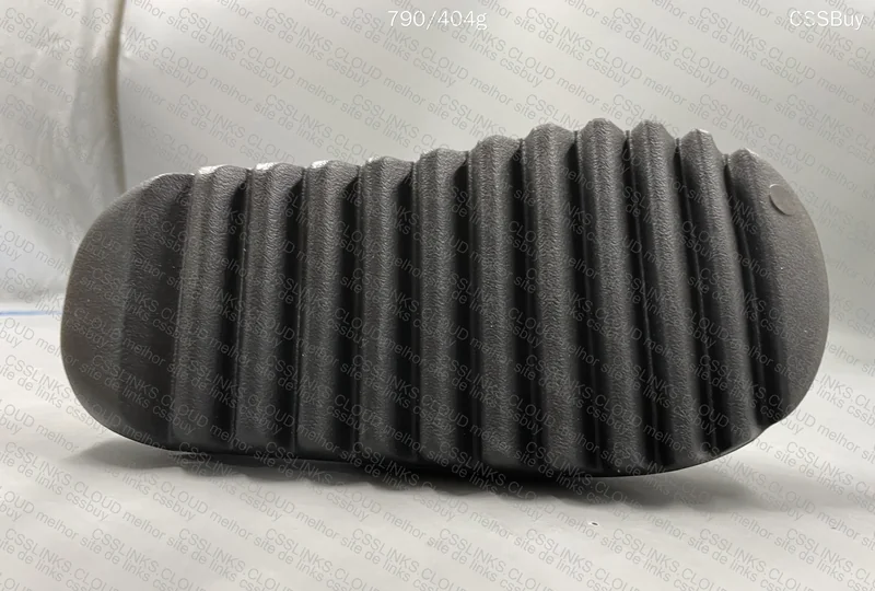 YEEZY SLIDE 4