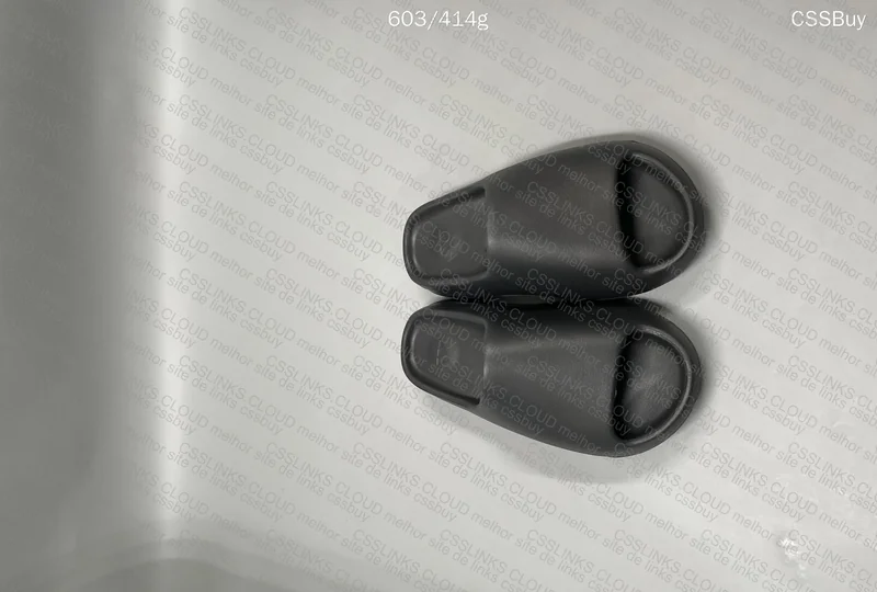 Yeezy Slide 4