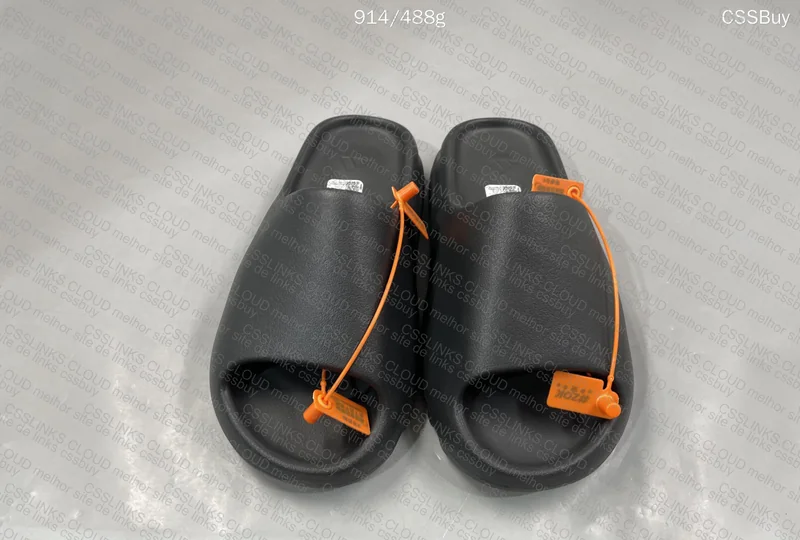 Yeezy slide 4