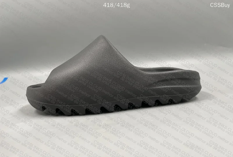 Yeezy slide 4