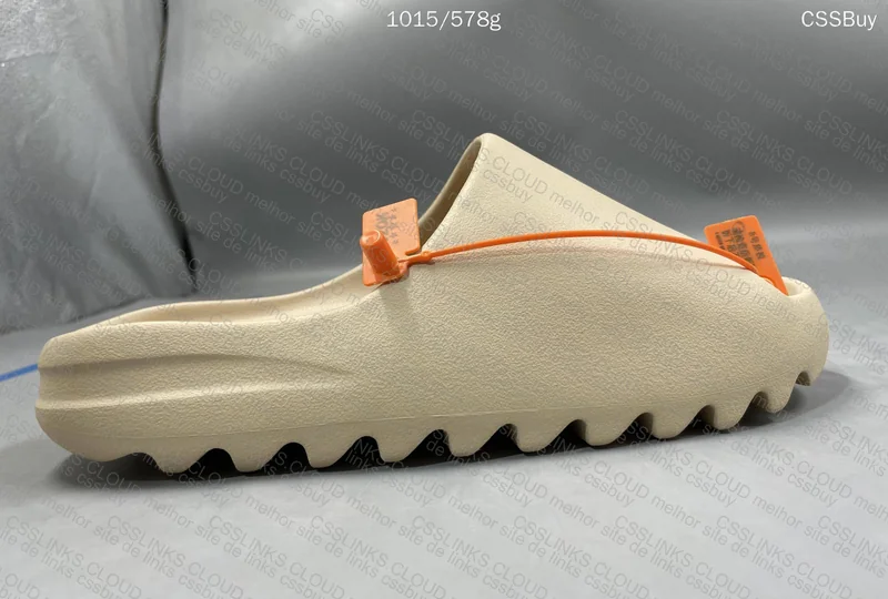 Yeezy slide 4