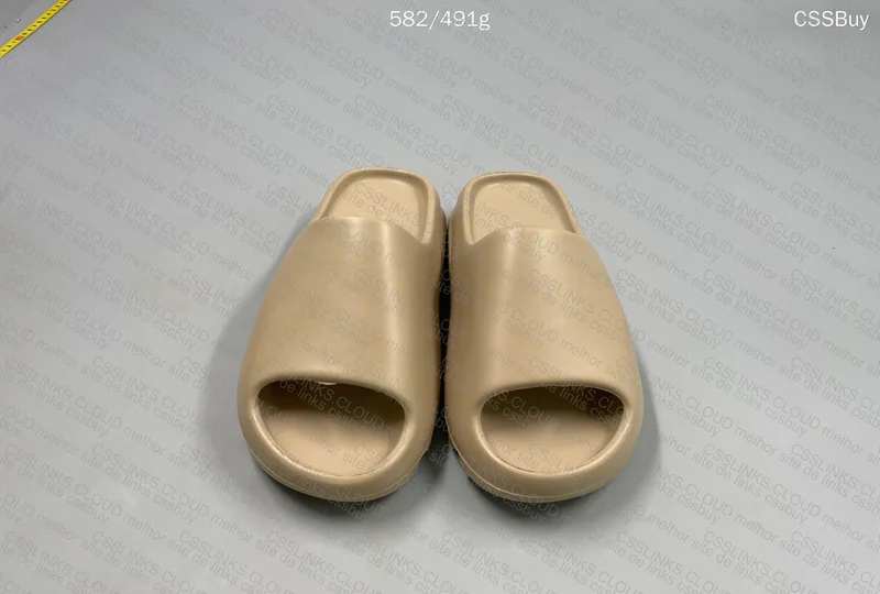 YEEZY SLIDE 3