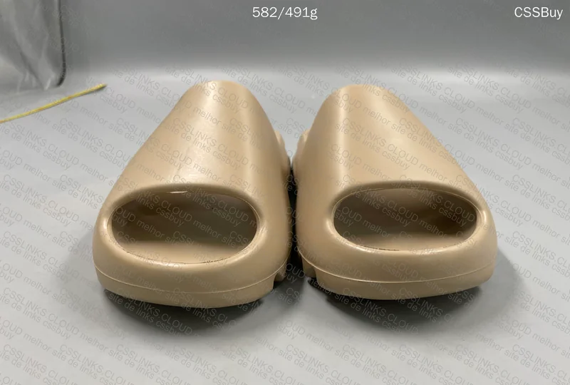 YEEZY SLIDE 5