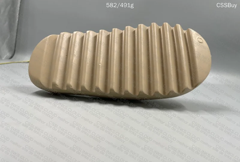YEEZY SLIDE 6