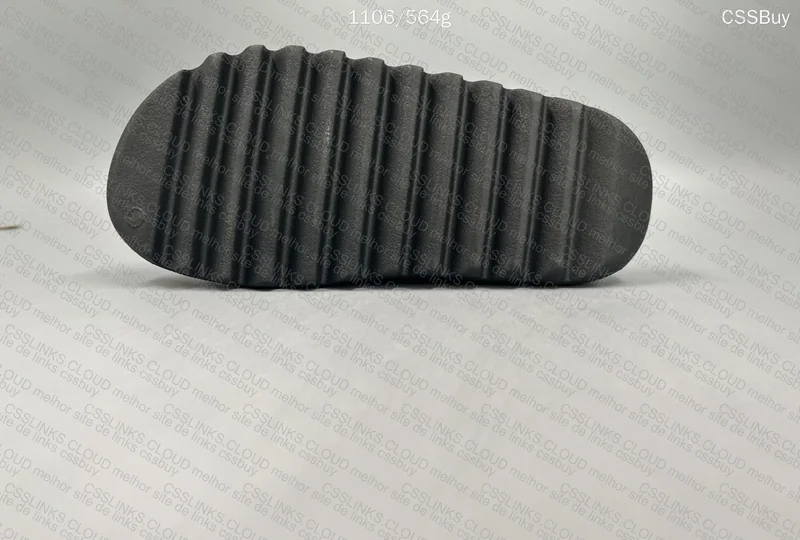 Yeezy Slide 10