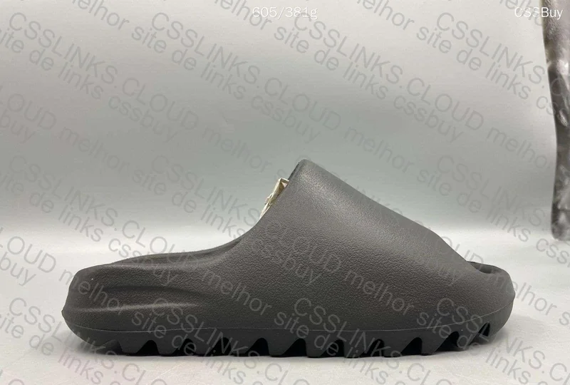 Yeezy slide 4