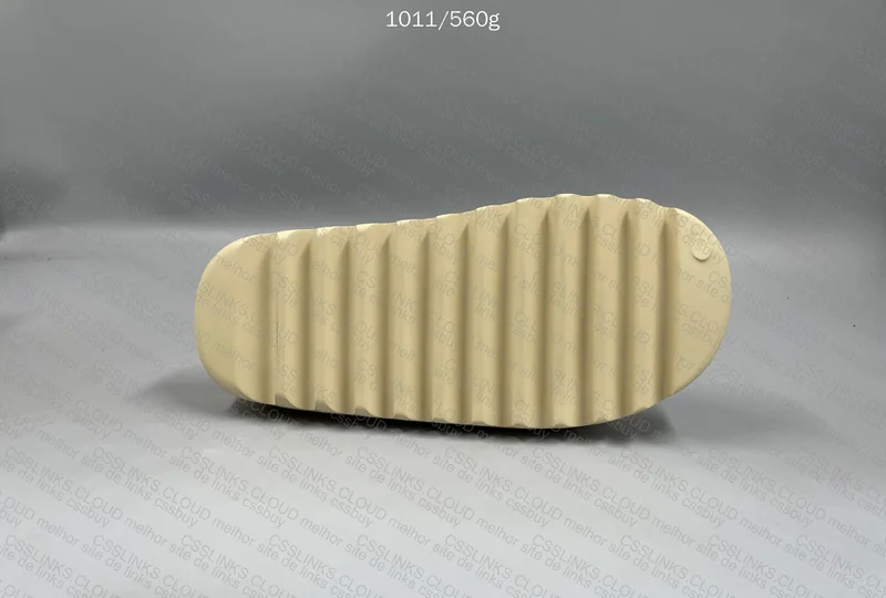 Yeezy Slide 10