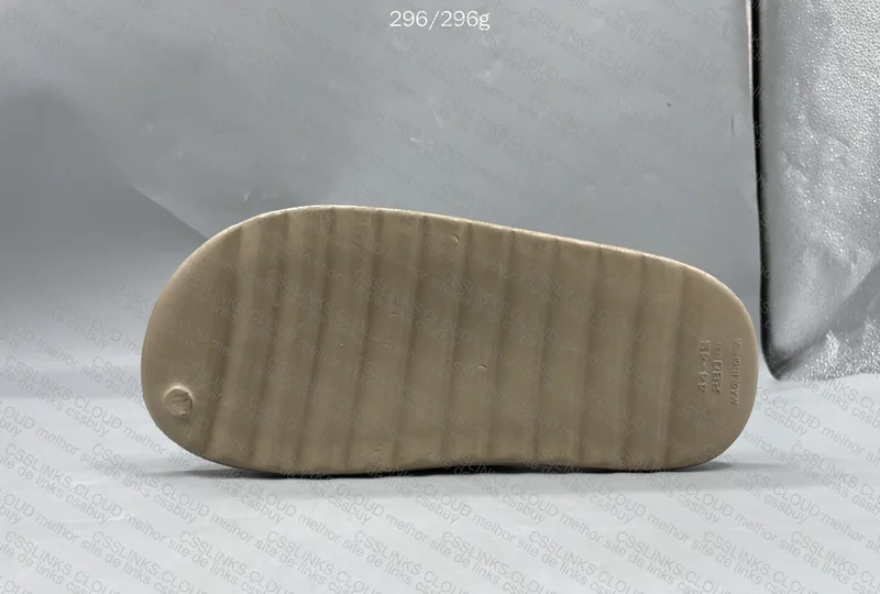 Yeezy Slide 4